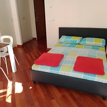 La Perle De مينتون