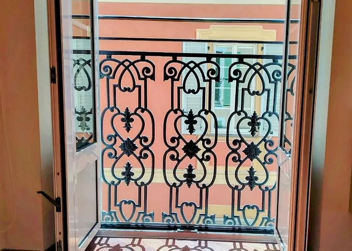 La Perle De * 芒通